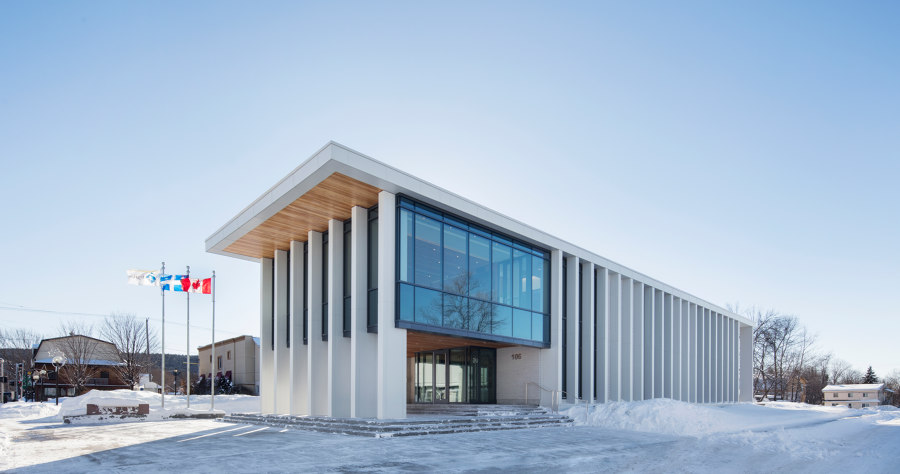 Rigaud City Hall de Affleck de la Riva architects | Bâtiments administratifs