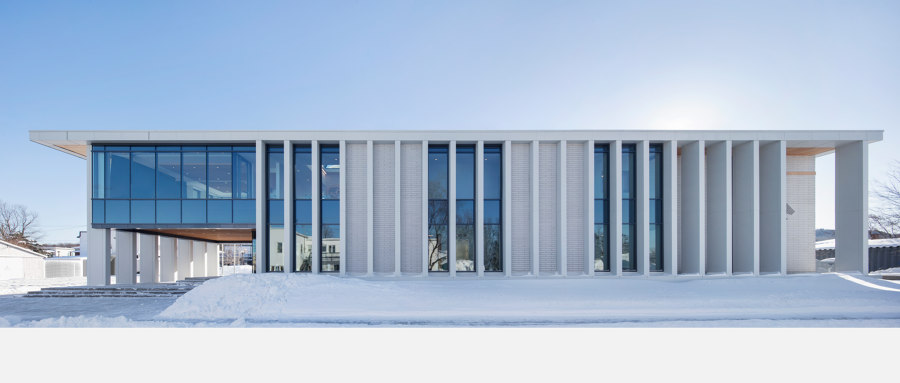 Rigaud City Hall di Affleck de la Riva architects | Edifici amministrativi