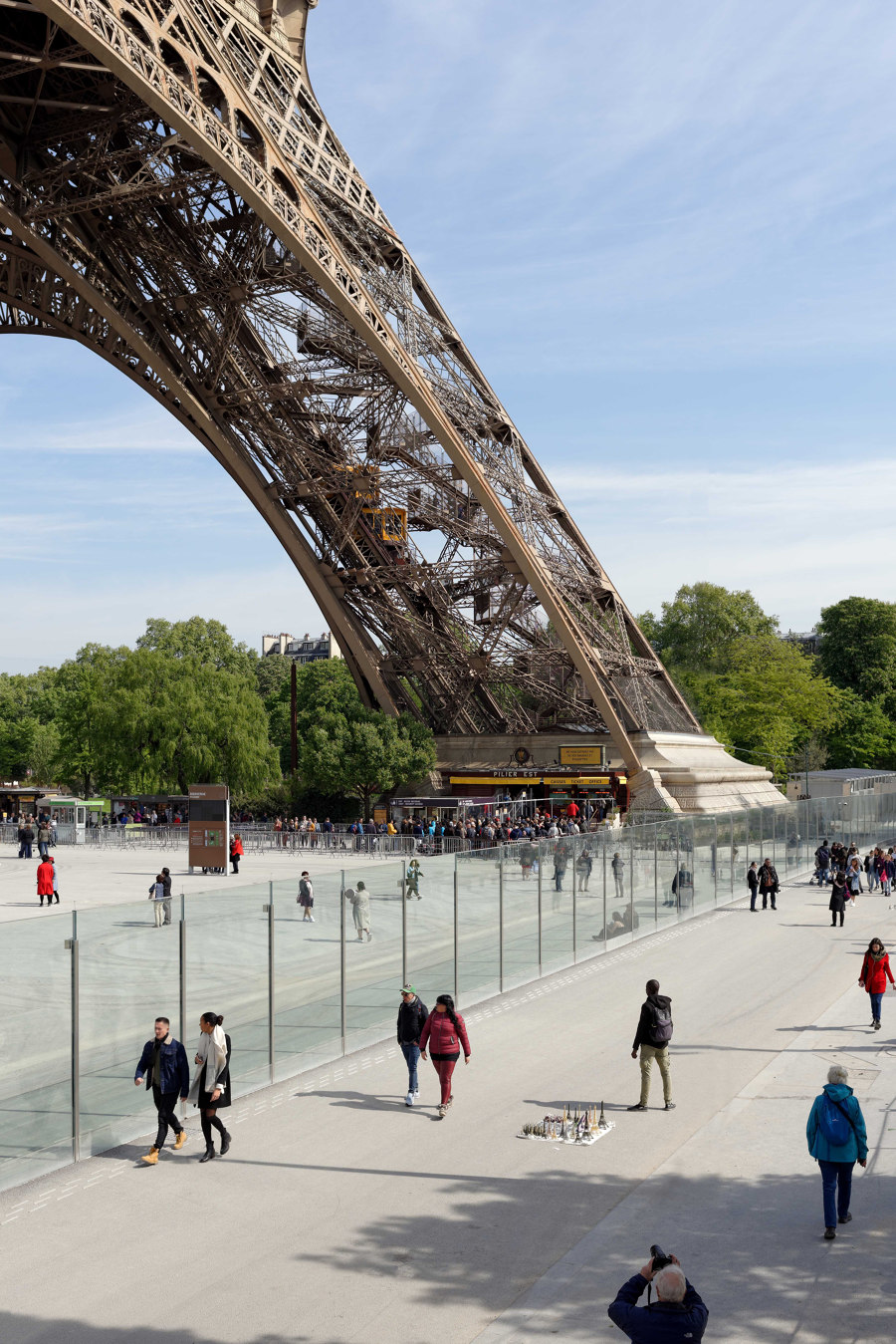 Eiffel Tower Transparency and Security di Dietmar Feichtinger Architectes | Costruzioni infrastrutturali