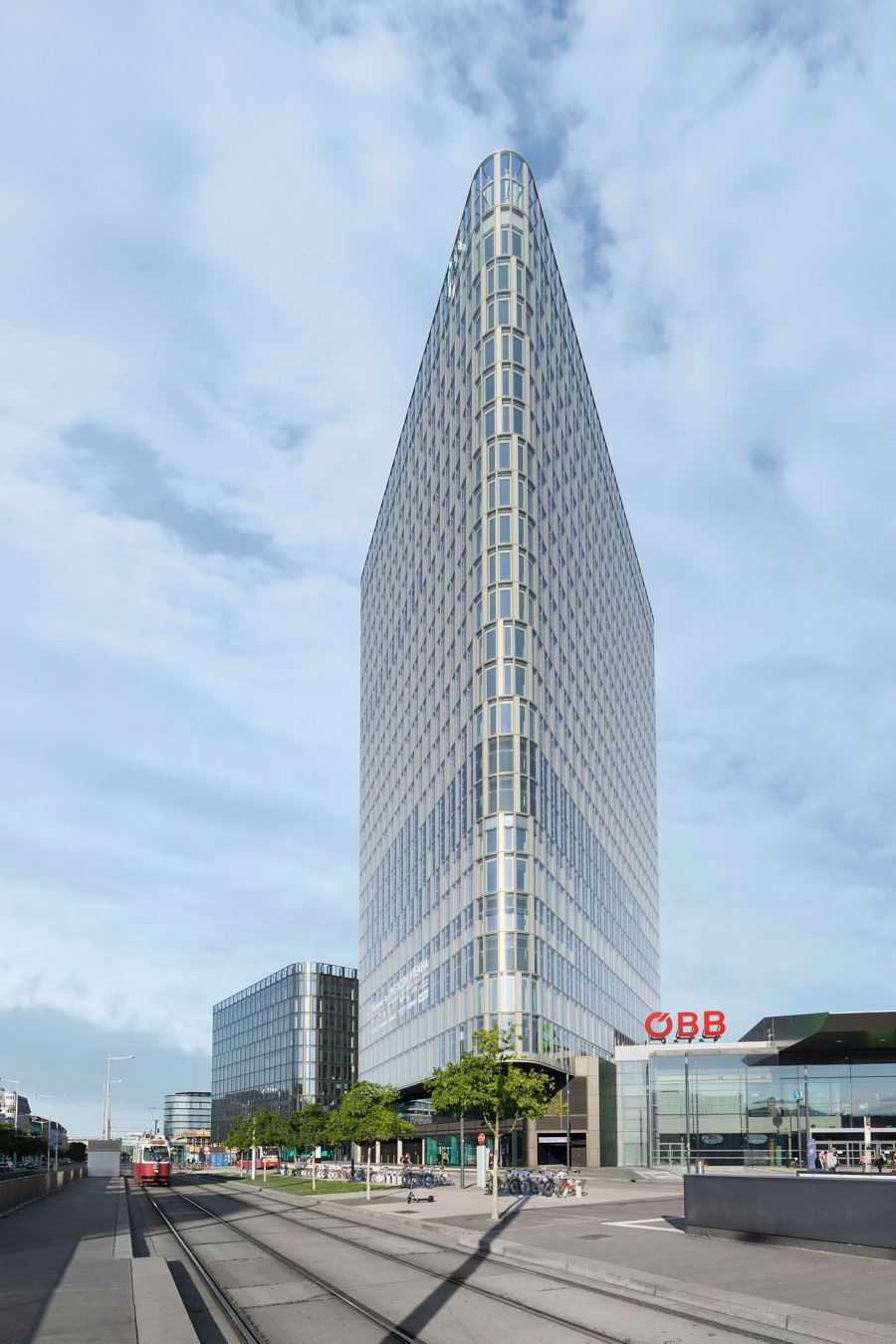 Office Complex THE ICON VIENNA de BEHF Architects | Immeubles de bureaux