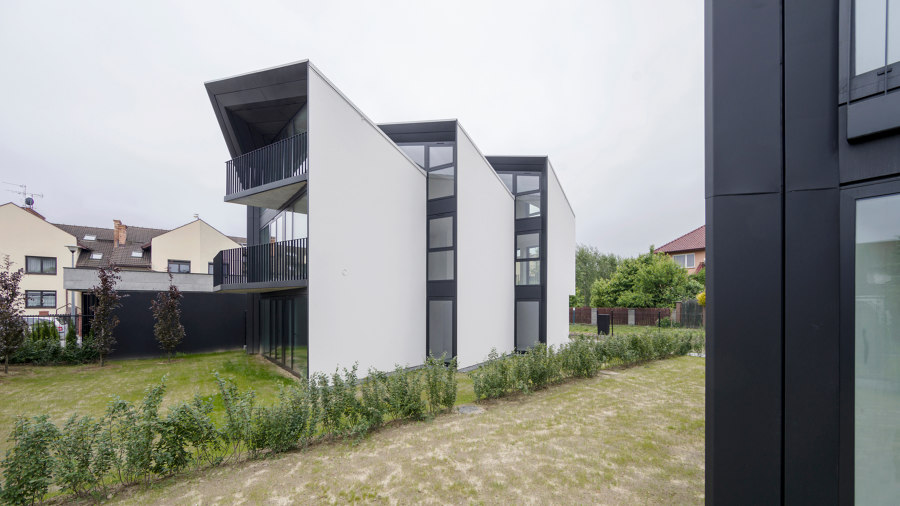 Houses with Gills de Superhelix Pracownia Projektowa | Urbanizaciones