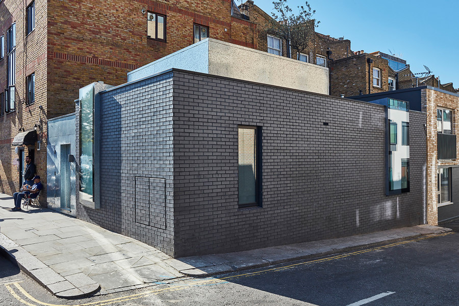 Wornington Road by EMULSION | Detached houses