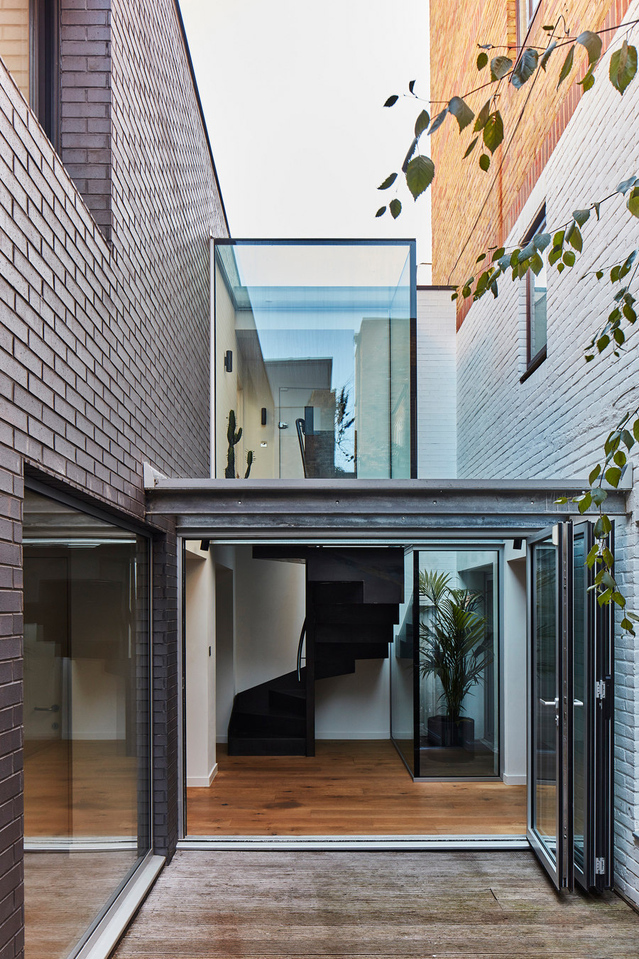 Wornington Road by EMULSION | Detached houses