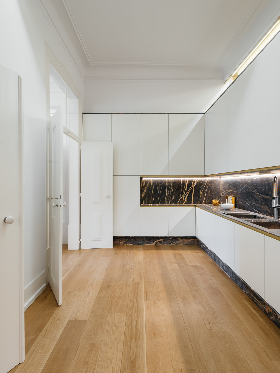Largo do Carmo Apartment by AURORA arquitectos | Living space