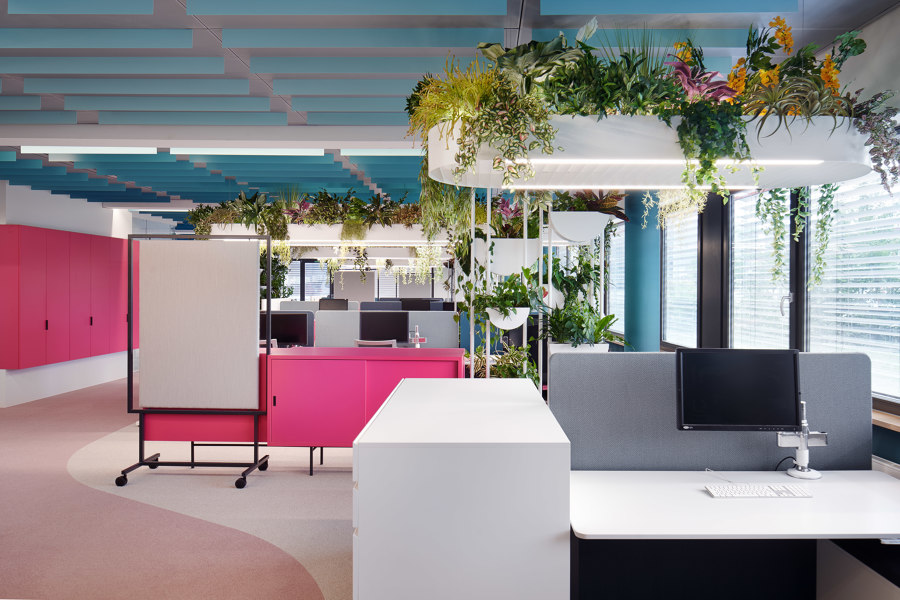 The Maldives of Design - Roman Klis Design by Ippolito Fleitz Group | Office facilities