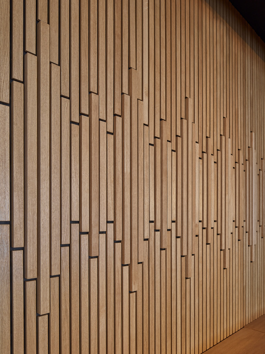 Radiocafé Vinohradská 12 de CMC Architects | Cafeterías - Interiores