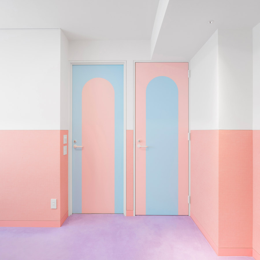 Nagatachō Apartment von Atelier Adam Nathaniel Furman | Wohnräume