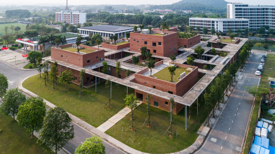 Viettel Academy Educational Centre di Vo Trong Nghia Architects | Università