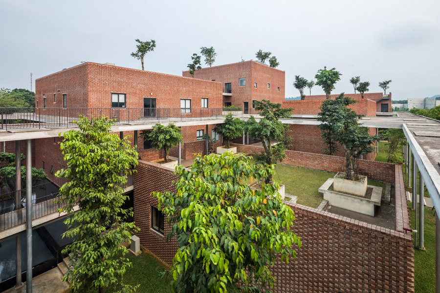 Viettel Academy Educational Centre di Vo Trong Nghia Architects | Università