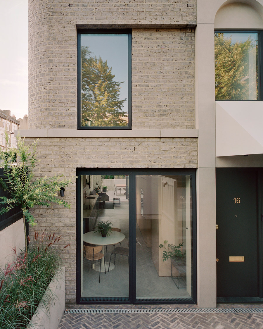 Corner House von 31/44 Architects | Einfamilienhäuser
