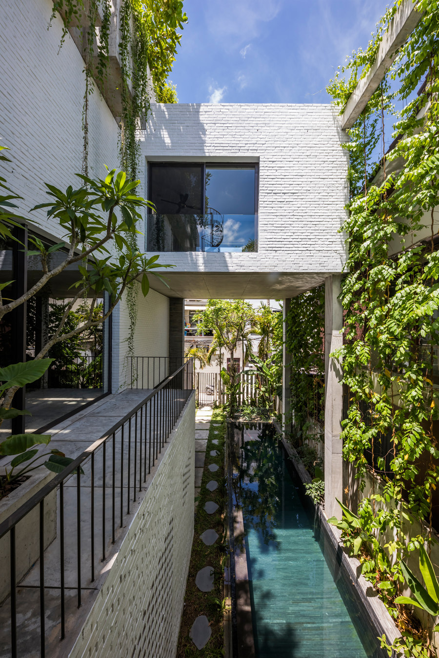 Thang House de Vo Trong Nghia Architects | Casas Unifamiliares