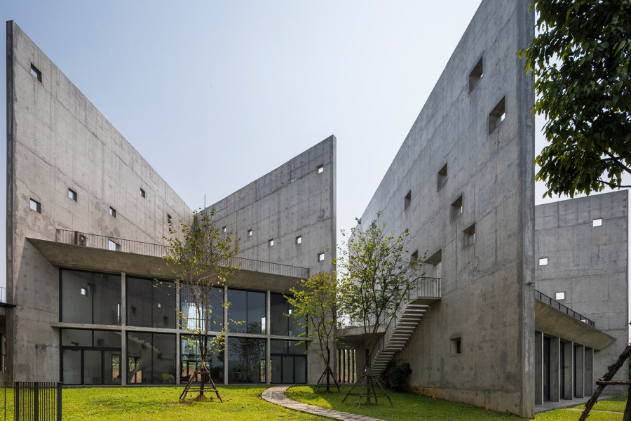 Viettel Offsite Studio di Vo Trong Nghia Architects | Edifici per uffici