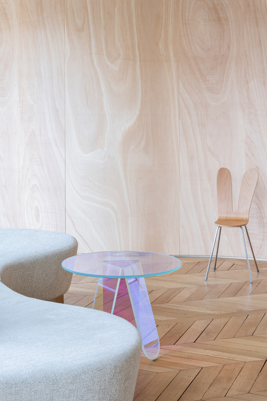 Wood ribbon in Paris apartment von Toledano +Architects | Wohnräume