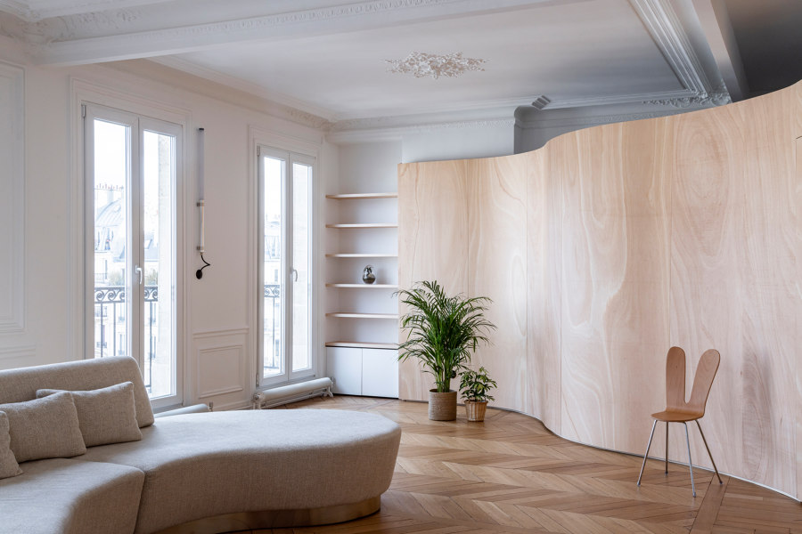 Wood ribbon in Paris apartment de Toledano +Architects | Pièces d'habitation
