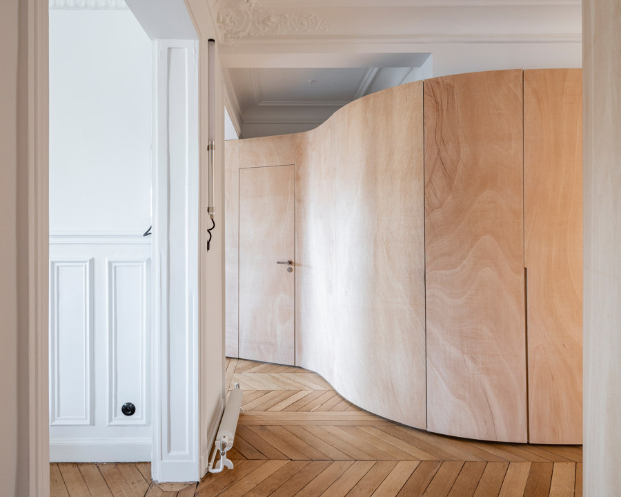 Wood ribbon in Paris apartment de Toledano +Architects | Espacios habitables