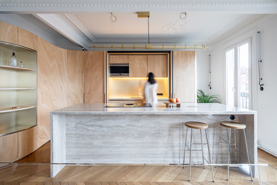 Wood ribbon in Paris apartment de Toledano +Architects | Pièces d'habitation