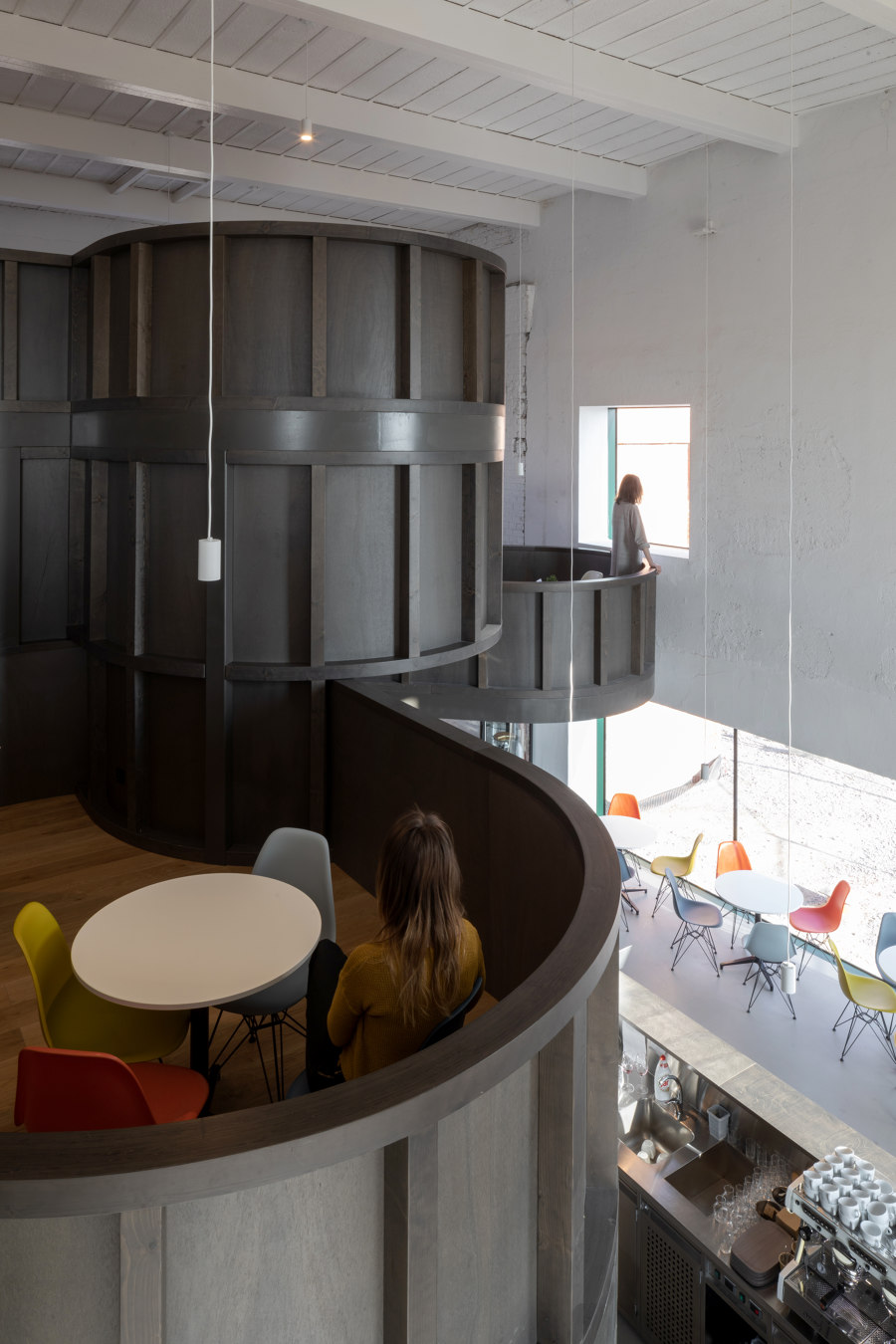 House of Wine di Chybik + Kristof Architects & Urban Designers | Bar - Interni