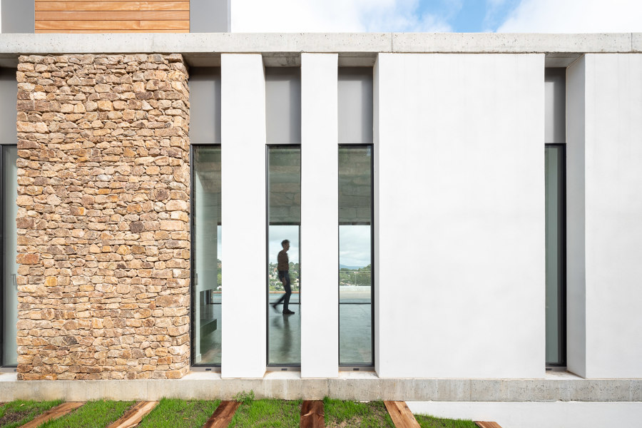 House in Sa Riera von 05AM Arquitectura | Einfamilienhäuser