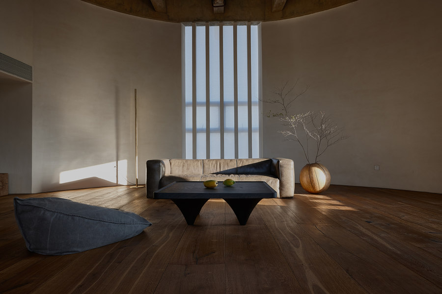 A Woodwork Enthusiast’s Home von ZMY Design | Wohnräume