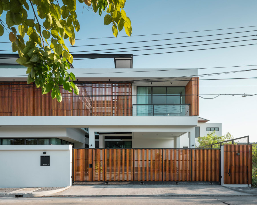 Bangkae House by Archimontage Design Fields Sophisticated | Detached houses
