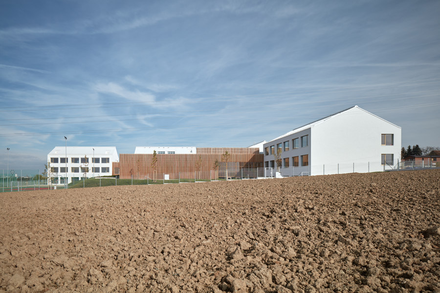 Elementary School Amos di SOA Architekti | Scuole