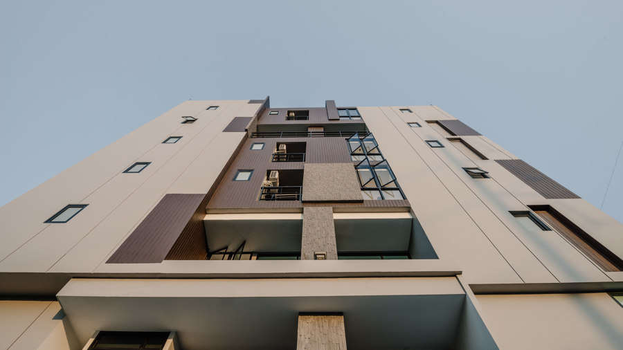 Latkrabang Apartment von Archimontage Design Fields Sophisticated | Mehrfamilienhäuser