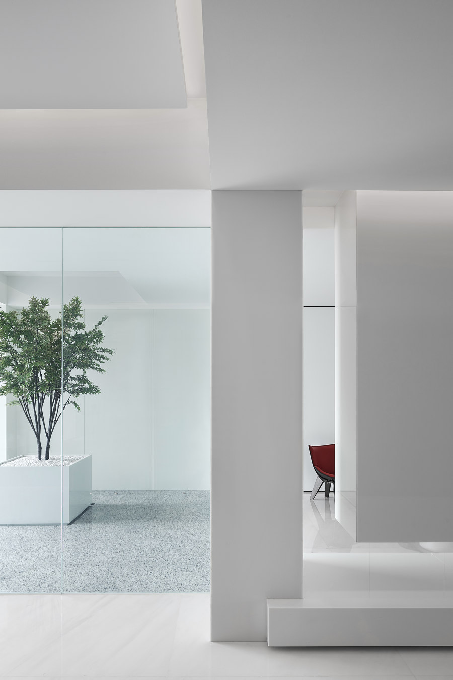 A Minimalist Geometric Home von AD Architecture | Wohnräume