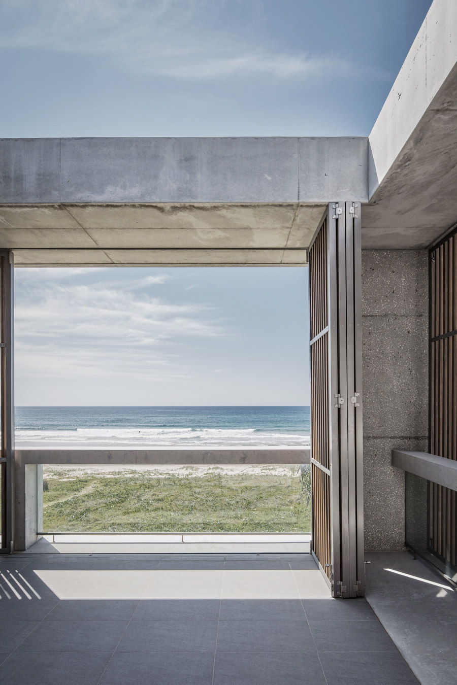 Mermaid Beach Residence di b.e architecture | Case unifamiliari