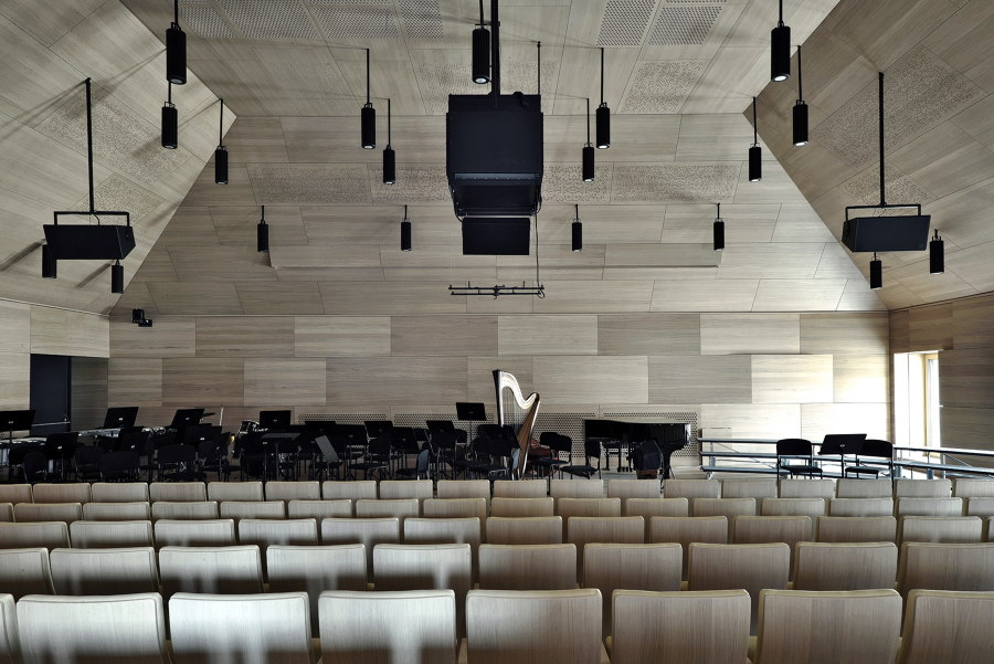 Conservatory for music & ballet de Ofis Arhitekti | Escuelas