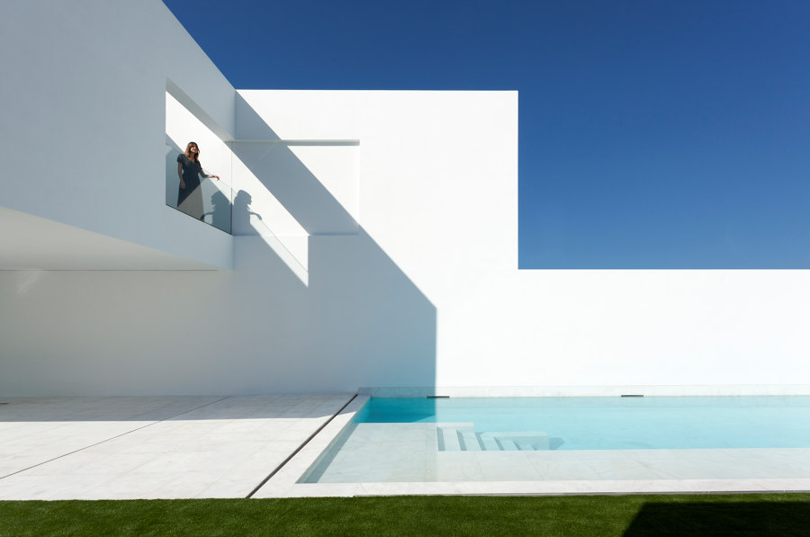 Pati Blau by Fran Silvestre Arquitectos | Detached houses