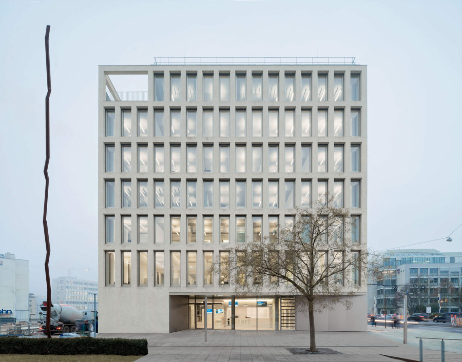 Citizen services Ulm di Bez + Kock Architekten | Edifici amministrativi