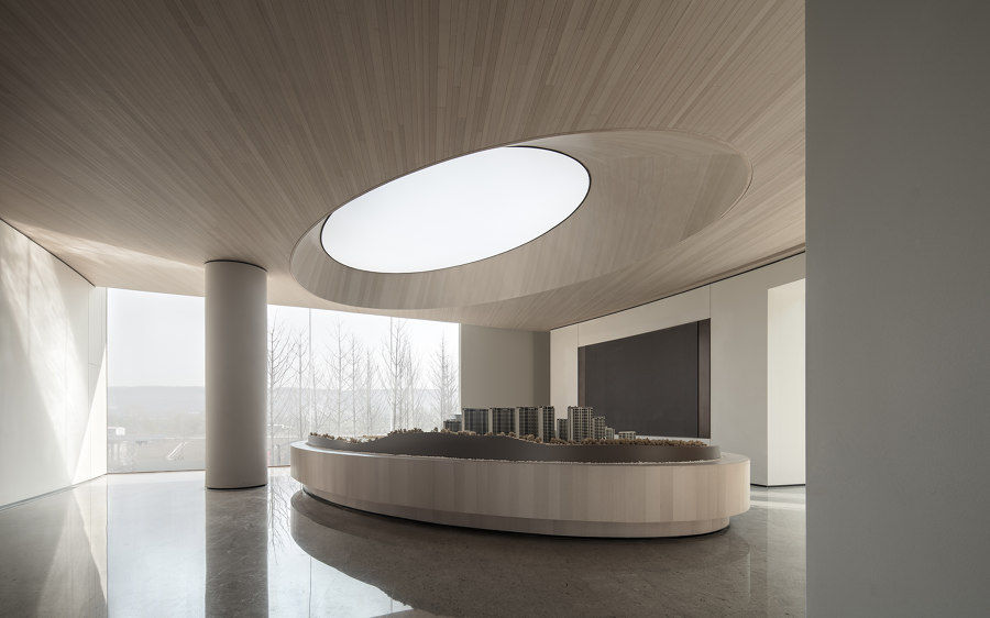 Xi'an VANKE • VIEW LAKE Sales Center de ONE-CU Interior Design Lab | Diseño de tiendas