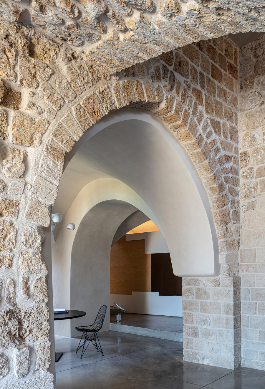 Old Jaffa house 4 di Pitsou Kedem Architects | Locali abitativi