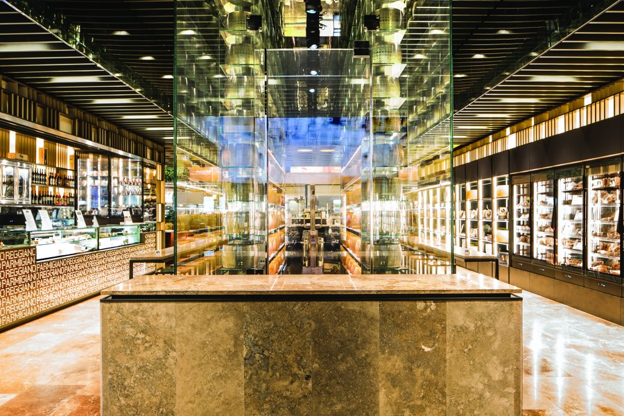 SPAZIO FORME – Parmigiano Reggiano Experience Store von LAI STUDIO, Maurizio Lai | Restaurant-Interieurs