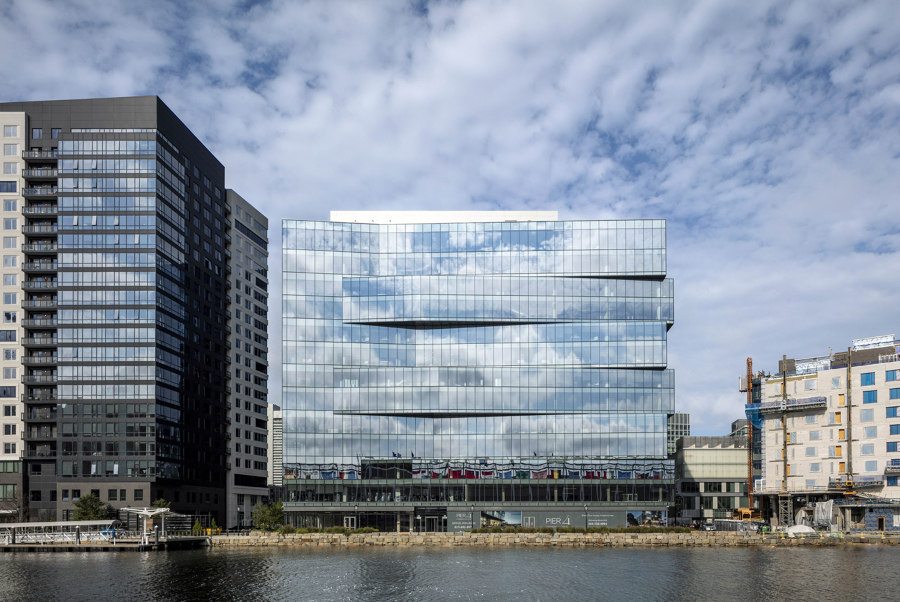 Pier 4 Office Building de Elkus Manfredi Architects | Immeubles de bureaux