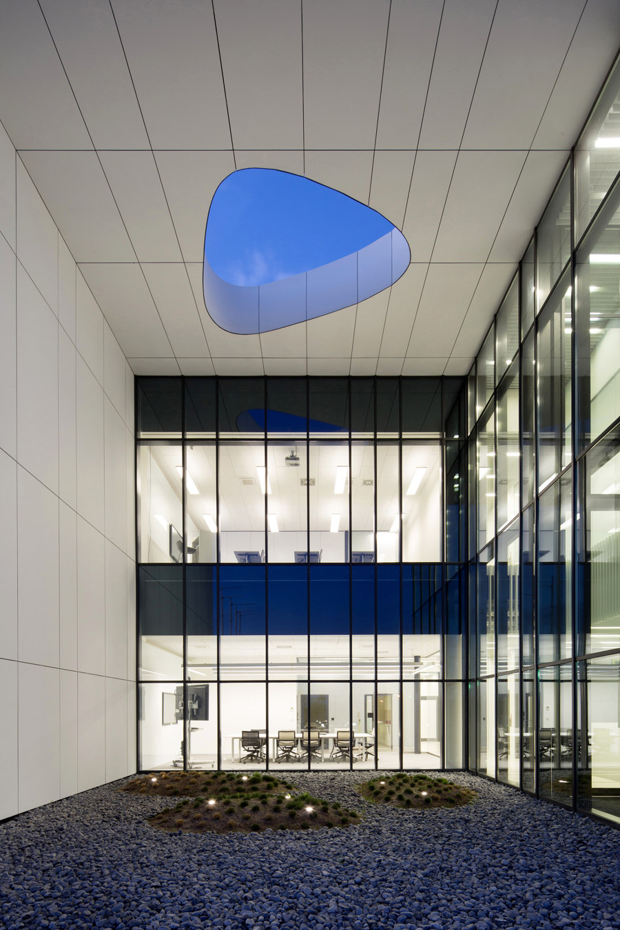 High Technology Machines – Research Adn Development Center von Zalewski Architecture Group | Bürogebäude