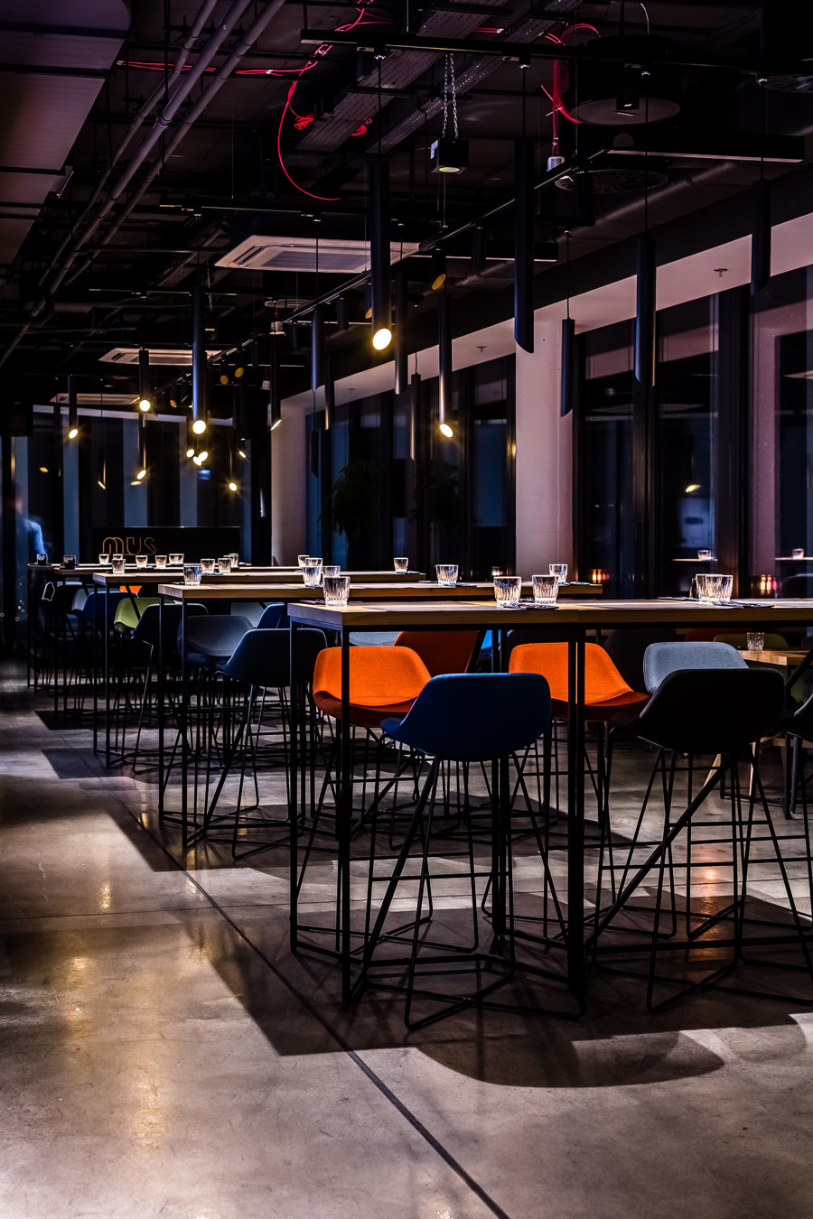 MUS Restaurant & Bar di Easst architects | Bar - Interni