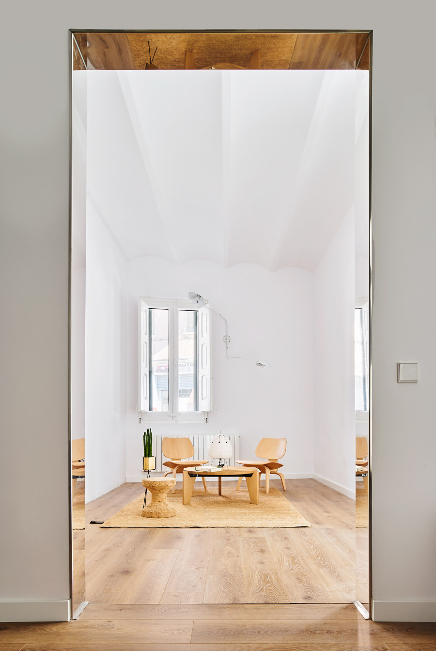 The Magic Box Apartment de Raul Sanchez Architects | Pièces d'habitation