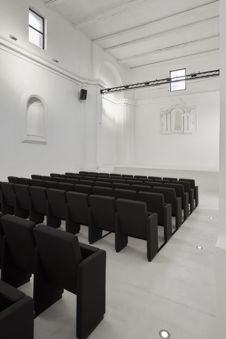 Restoration and Transformation of Saint Rocco’s Church into a Theatre de Luigi Valente + Mauro Di Bona | Teatros