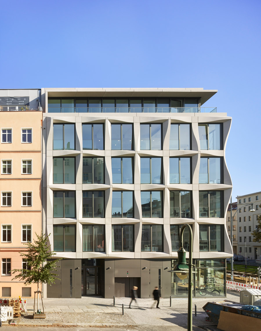 Greifswalder Straße di Tchoban Voss architects | Edifici per uffici