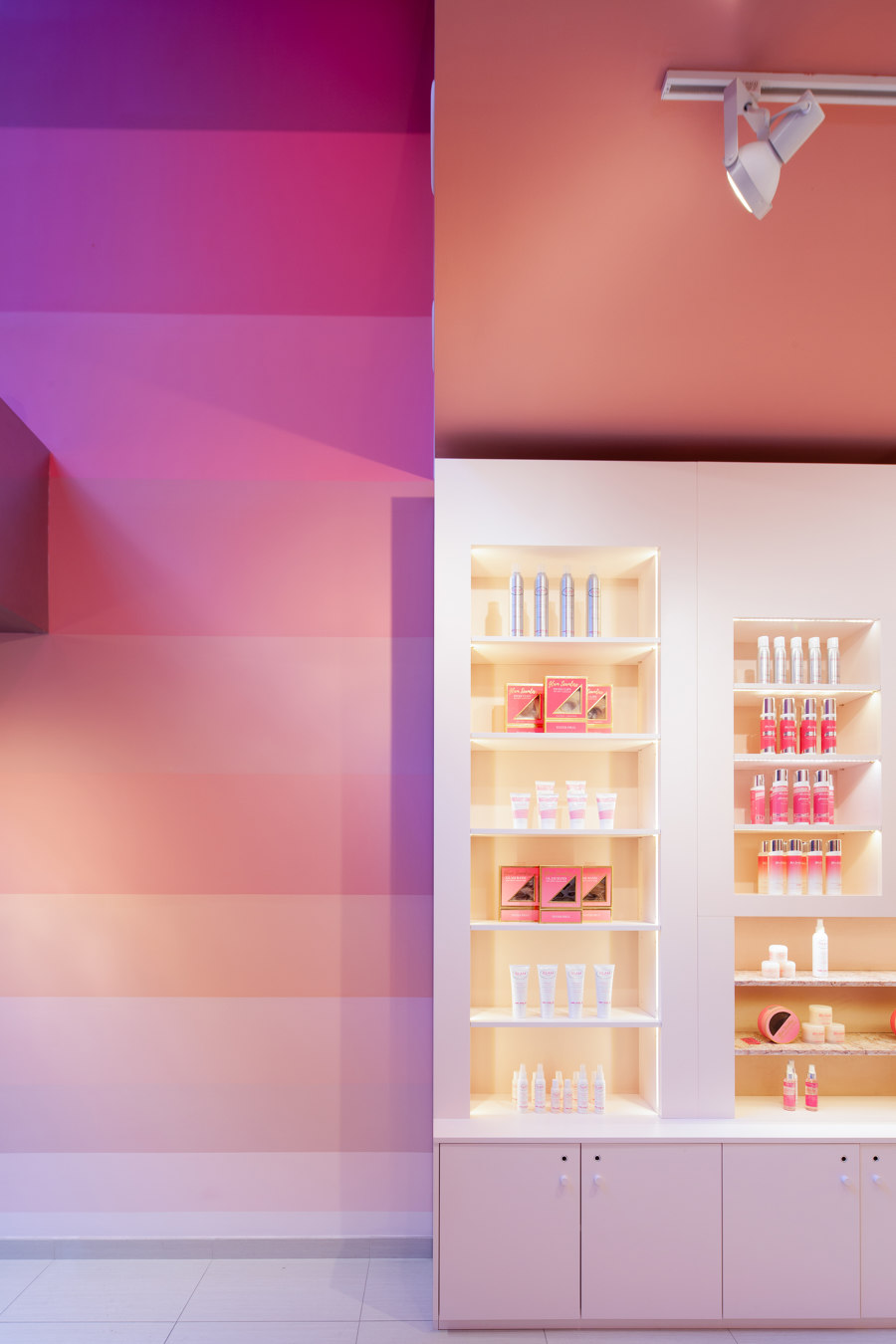 Glam Seamless in Soho de Sergio Mannino Studio | Diseño de tiendas