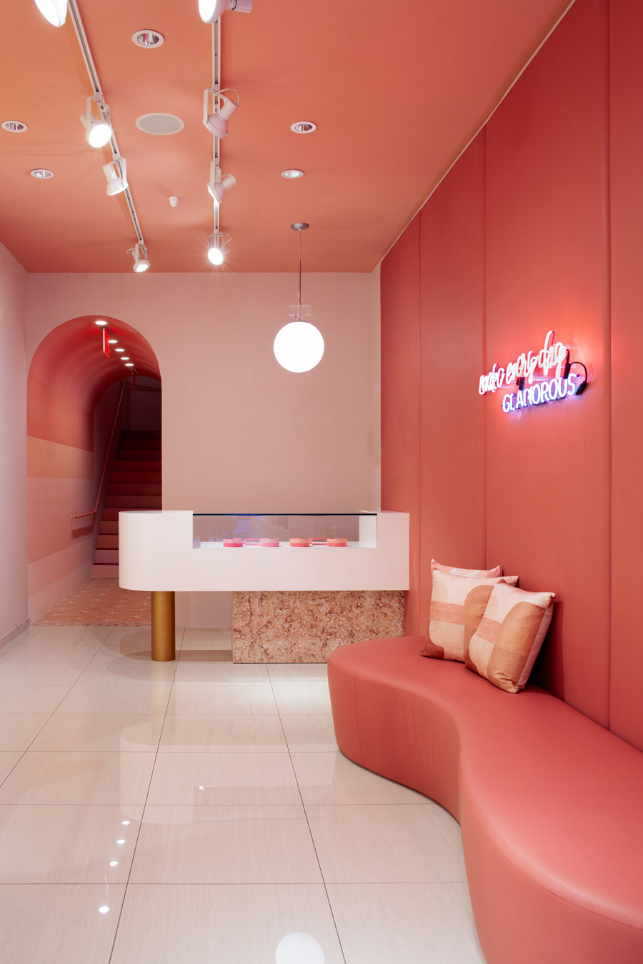Glam Seamless in Soho de Sergio Mannino Studio | Diseño de tiendas