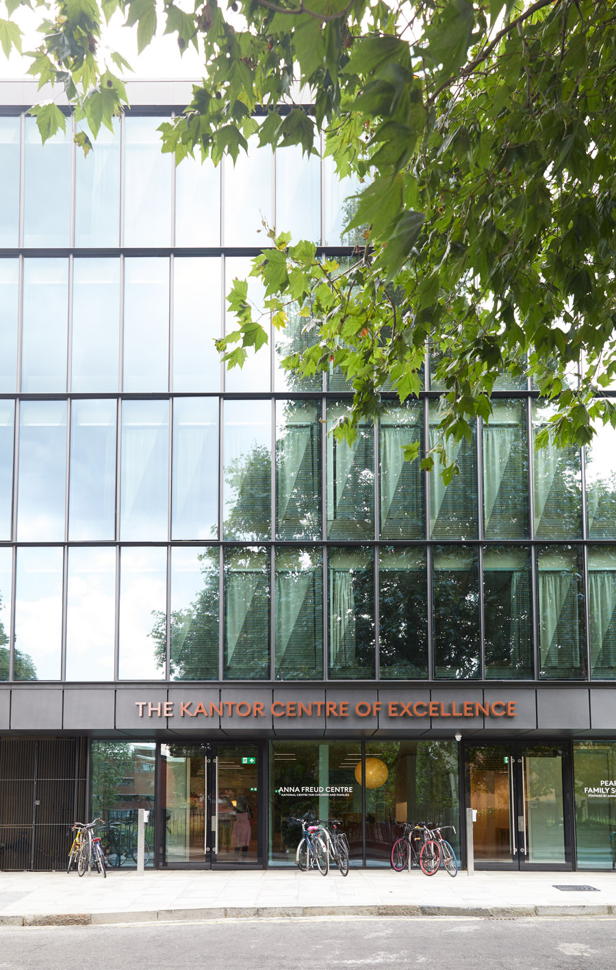 Kantor Centre of Excellence: Anna Freud Centre and Pears Family School de Studioilse | Oficinas