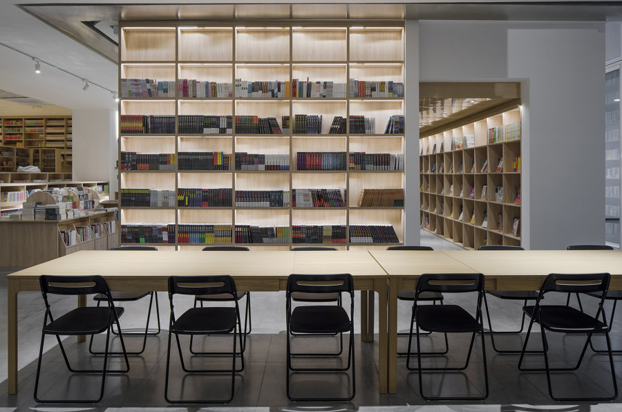 Yuanping Meijing Bookstore von y.ad studio | Shop-Interieurs
