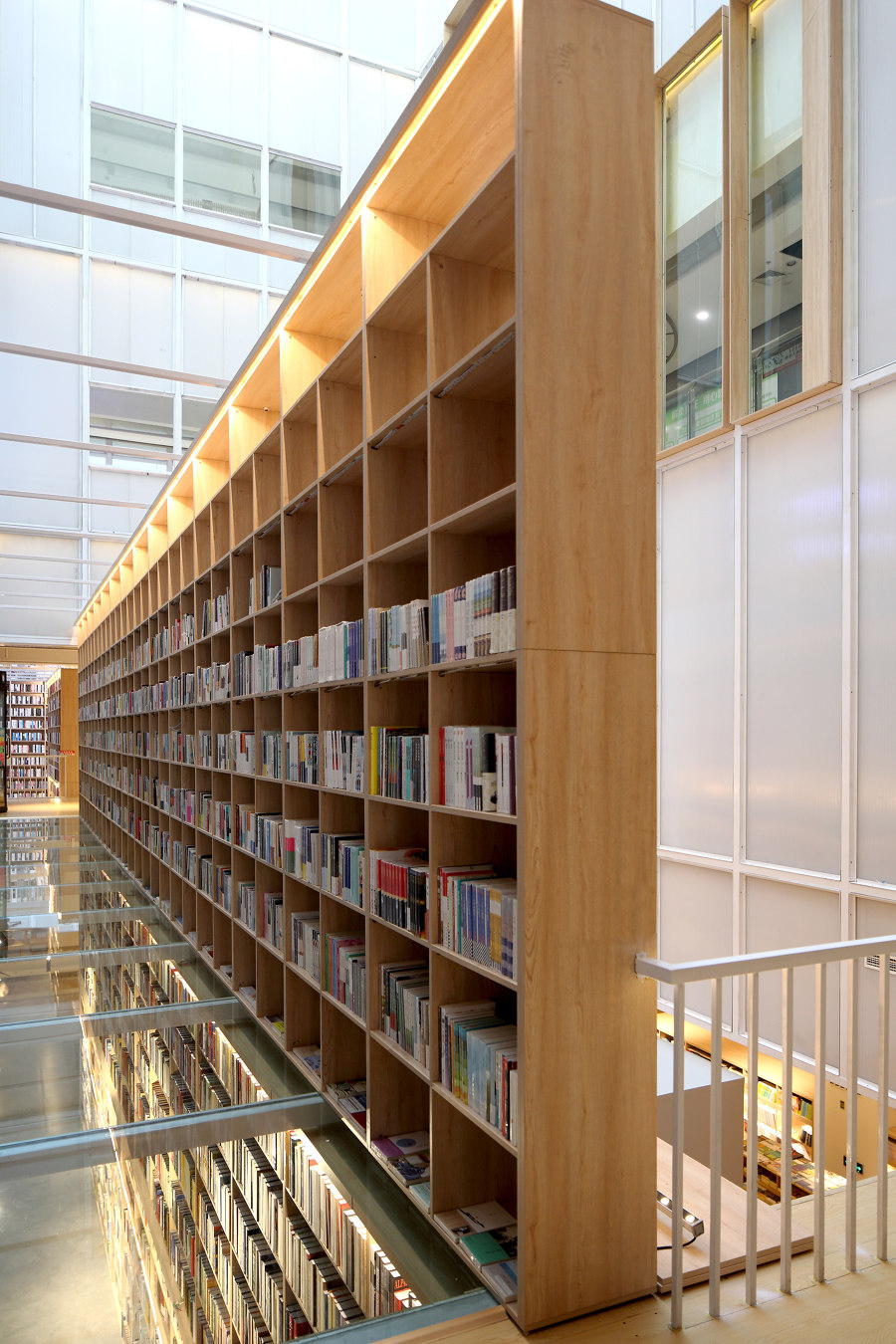 Yuanping Meijing Bookstore de y.ad studio | Diseño de tiendas