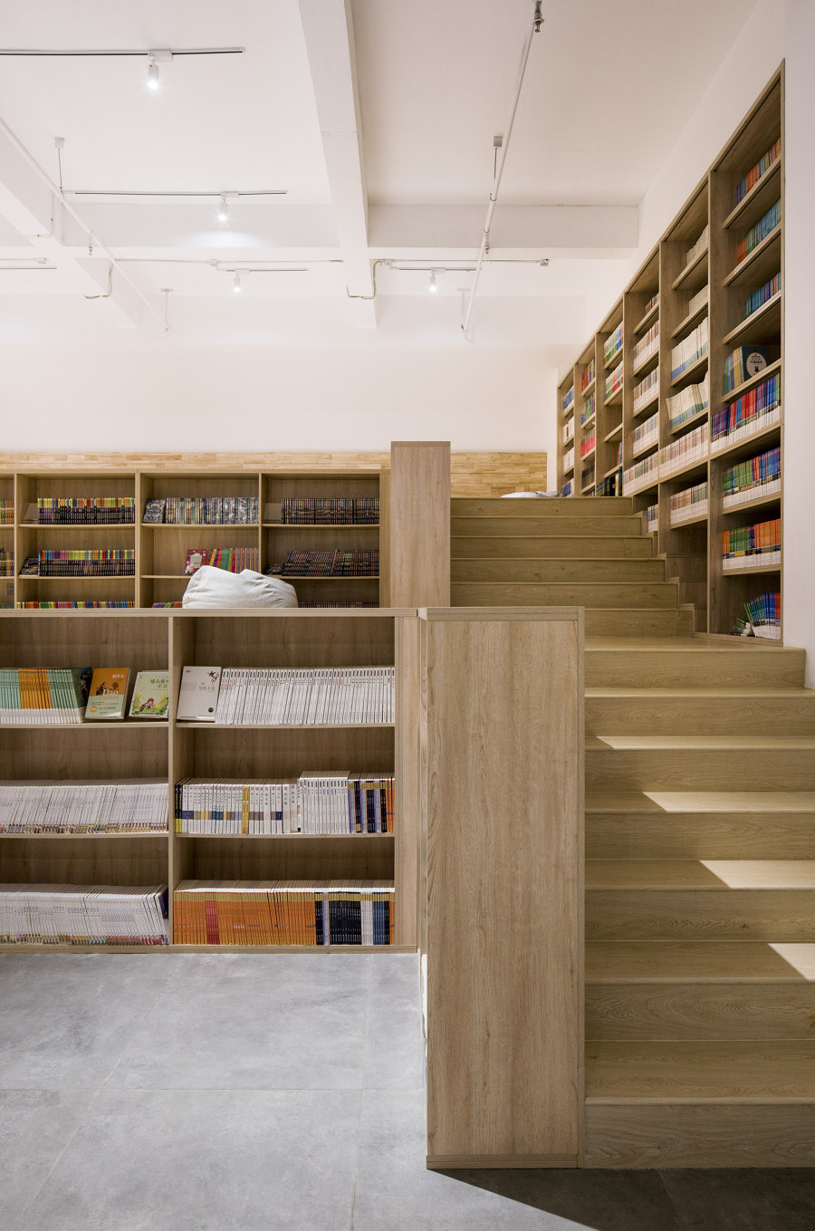 Yuanping Meijing Bookstore de y.ad studio | Intérieurs de magasin