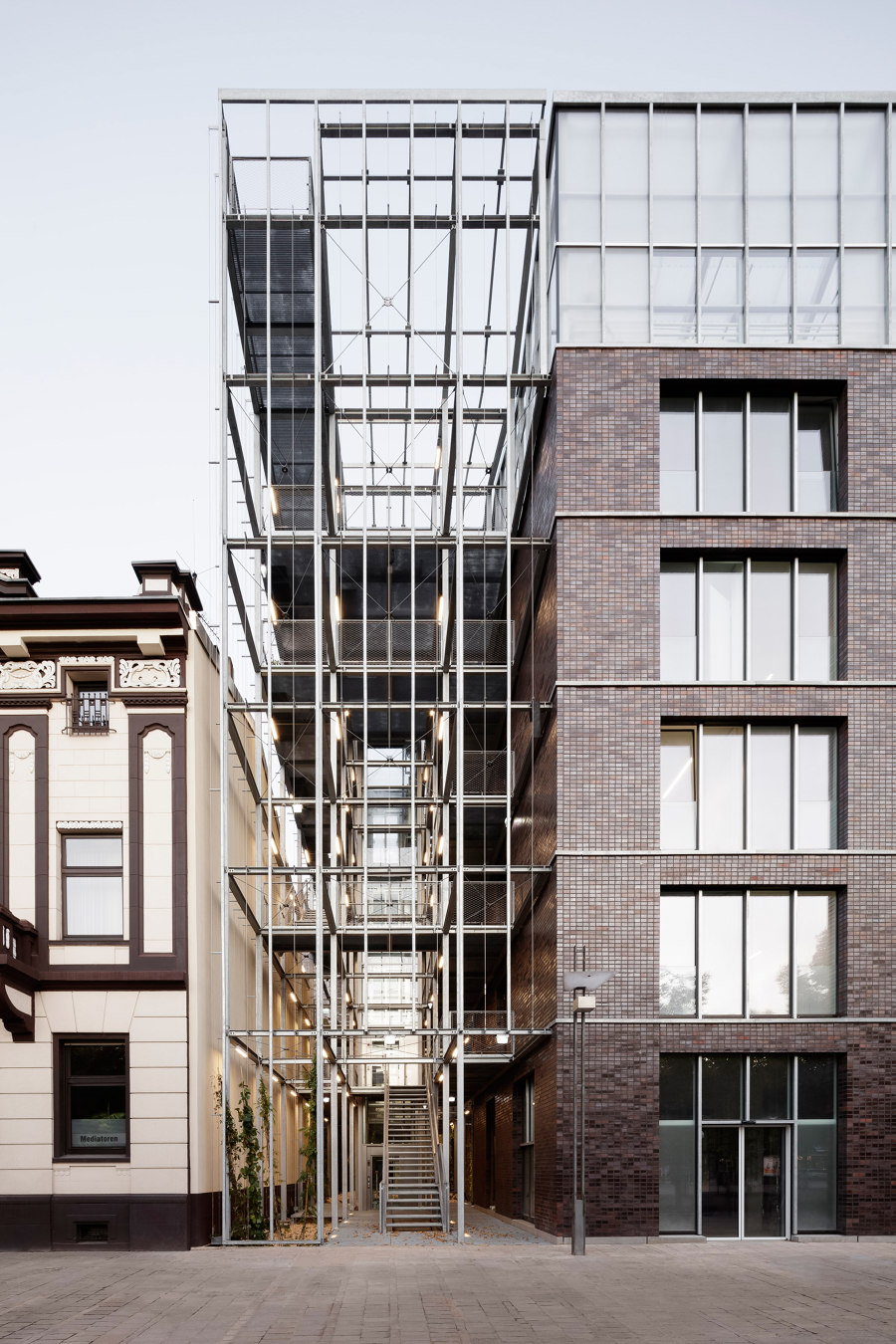Administration Building with Rooftop Greenhouse by KUEHN MALVEZZI | Office buildings