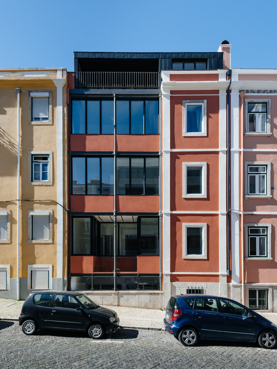 Building Renovation in Lisbon de Luisa Bebiano Arquitectos | Pièces d'habitation