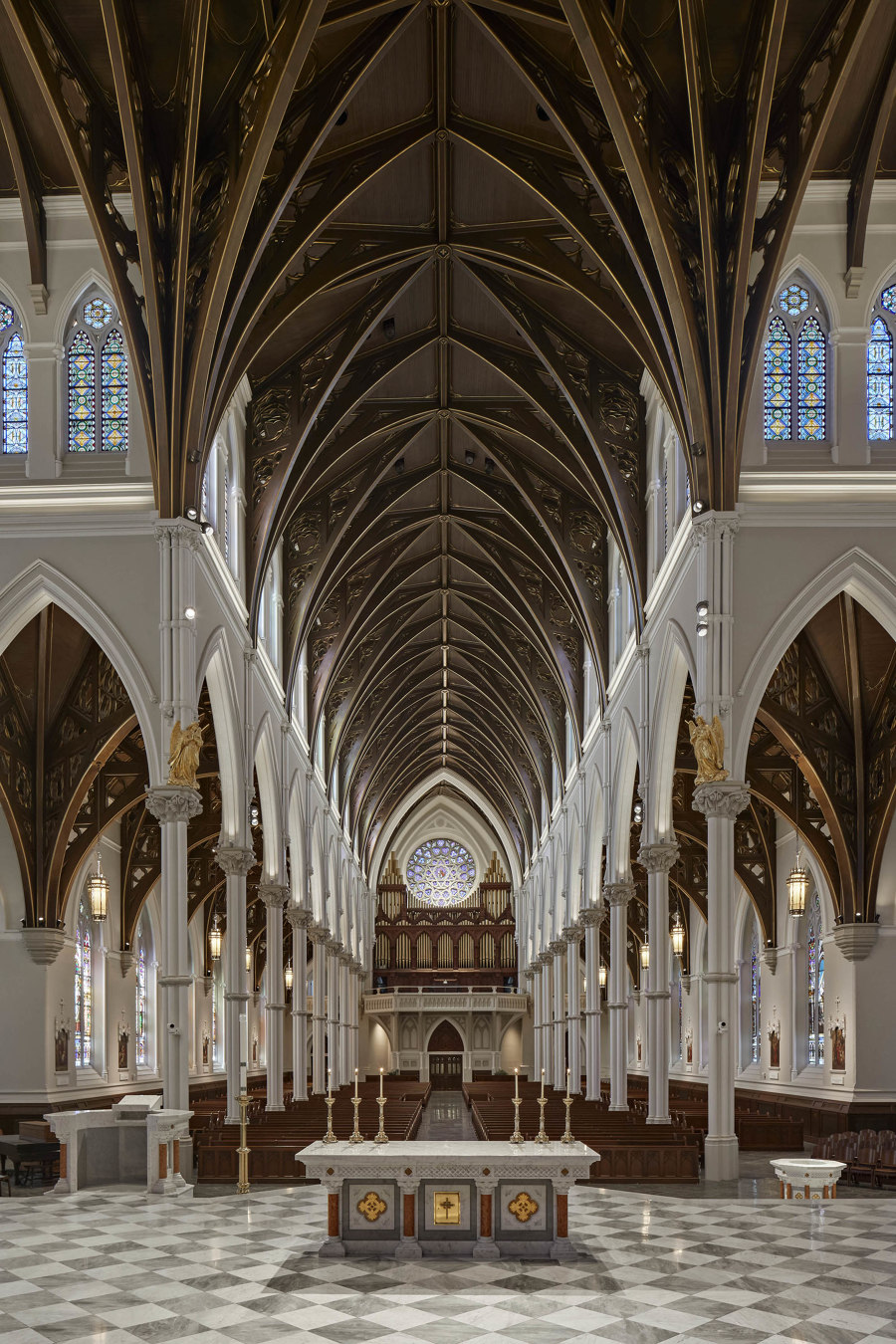 Cathedral of the Holy Cross di Elkus Manfredi Architects | Edifici sacri/Centri comunali