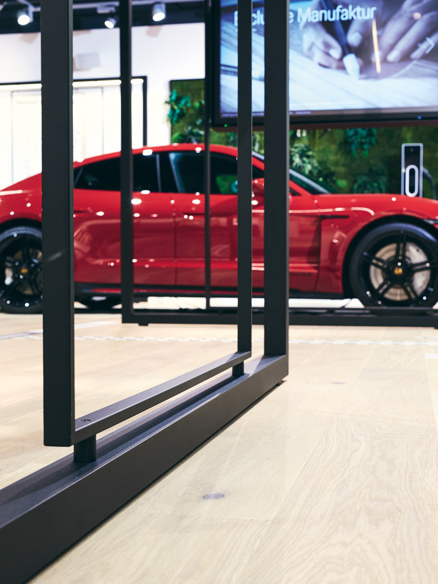Porsche NOW von Designliga | Shop-Interieurs